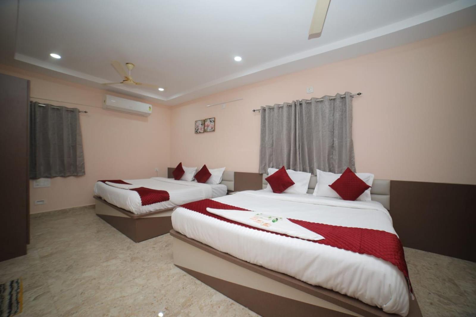 Sri Ganesh Grand Hotel Тирупати Екстериор снимка