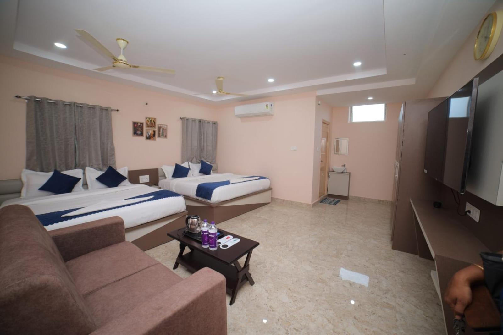 Sri Ganesh Grand Hotel Тирупати Екстериор снимка