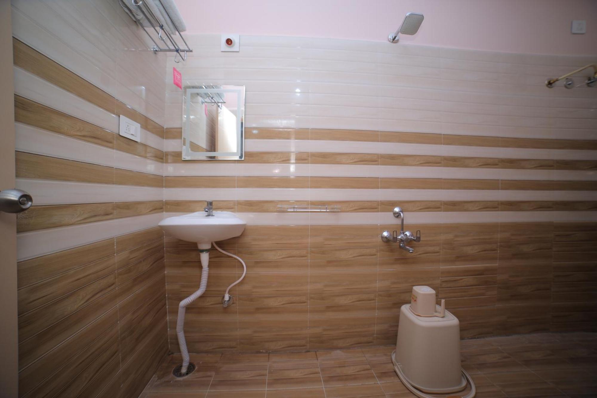 Sri Ganesh Grand Hotel Тирупати Екстериор снимка