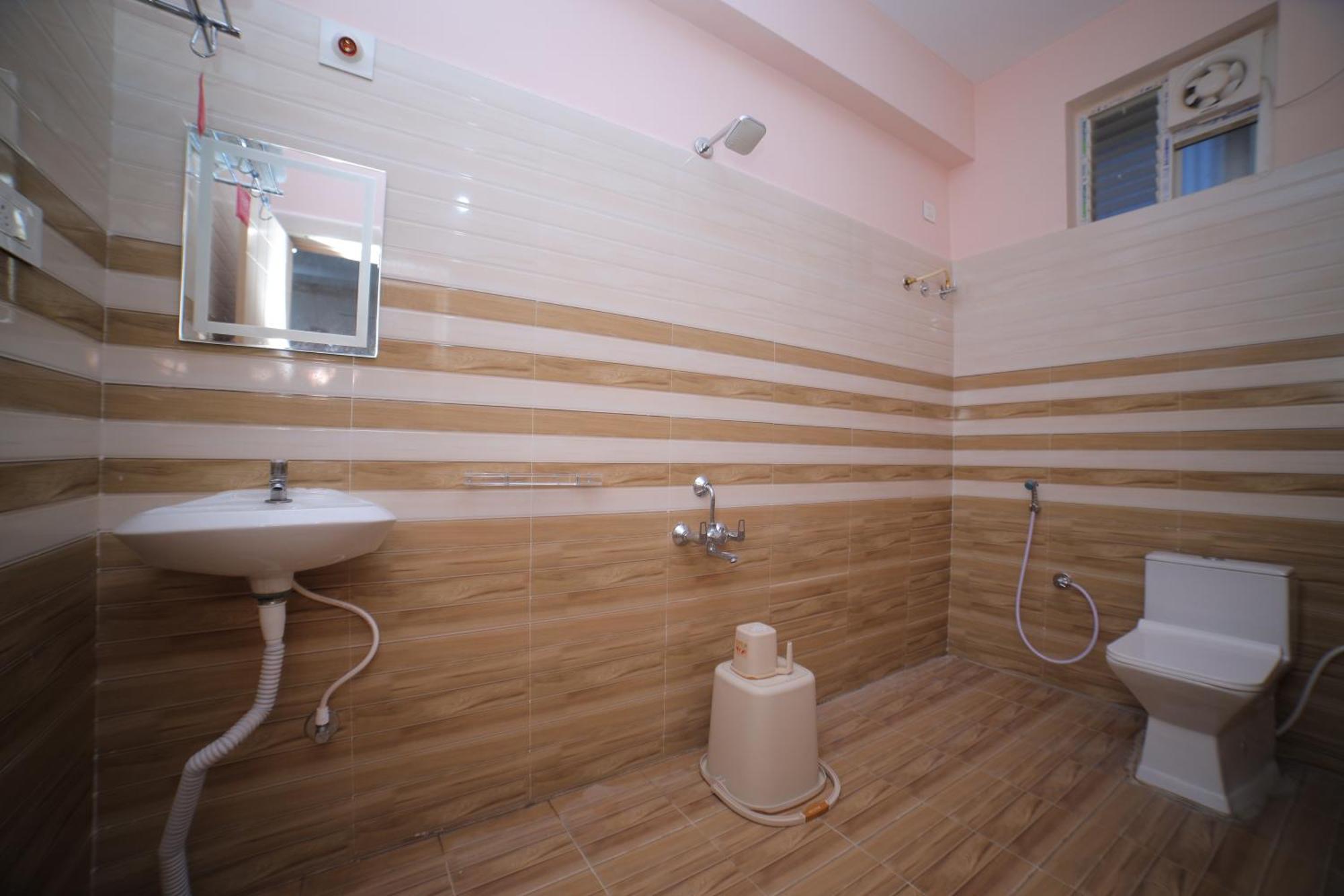 Sri Ganesh Grand Hotel Тирупати Екстериор снимка