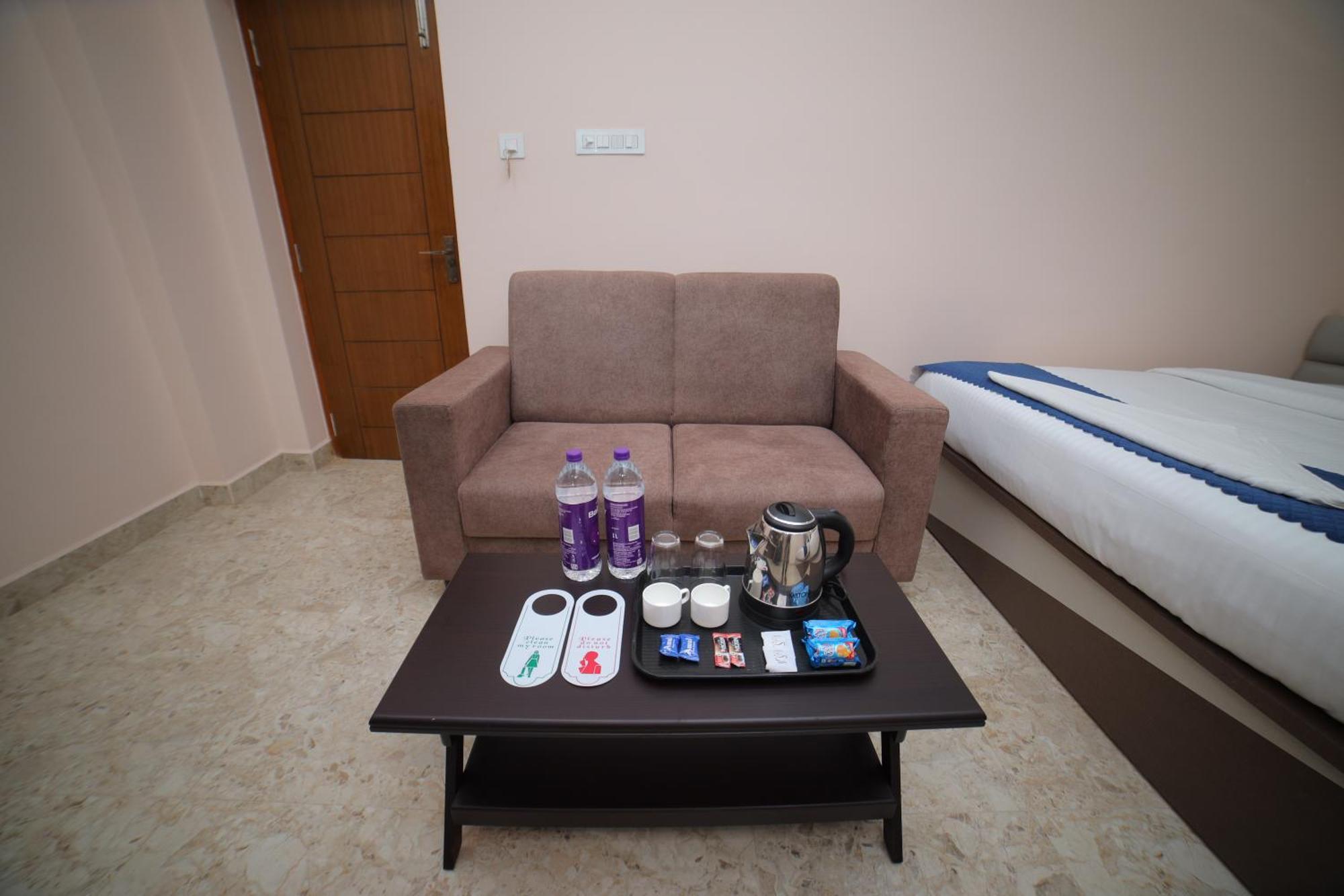 Sri Ganesh Grand Hotel Тирупати Екстериор снимка