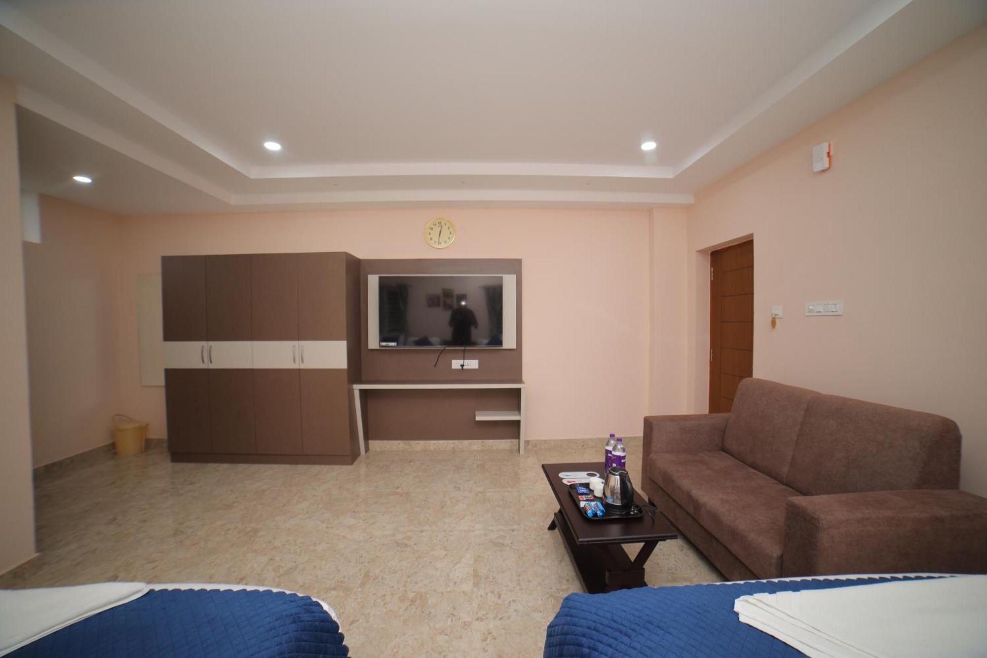Sri Ganesh Grand Hotel Тирупати Екстериор снимка